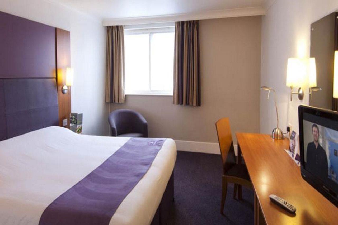 Premier Inn Glasgow Milngavie Exterior photo