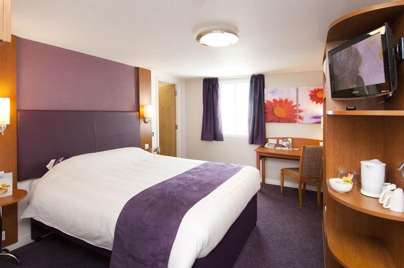 Premier Inn Glasgow Milngavie Exterior photo