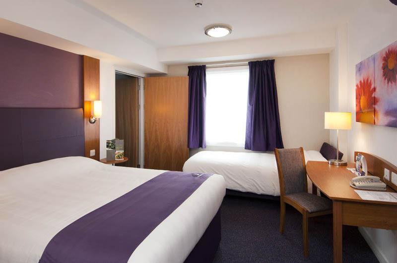 Premier Inn Glasgow Milngavie Exterior photo